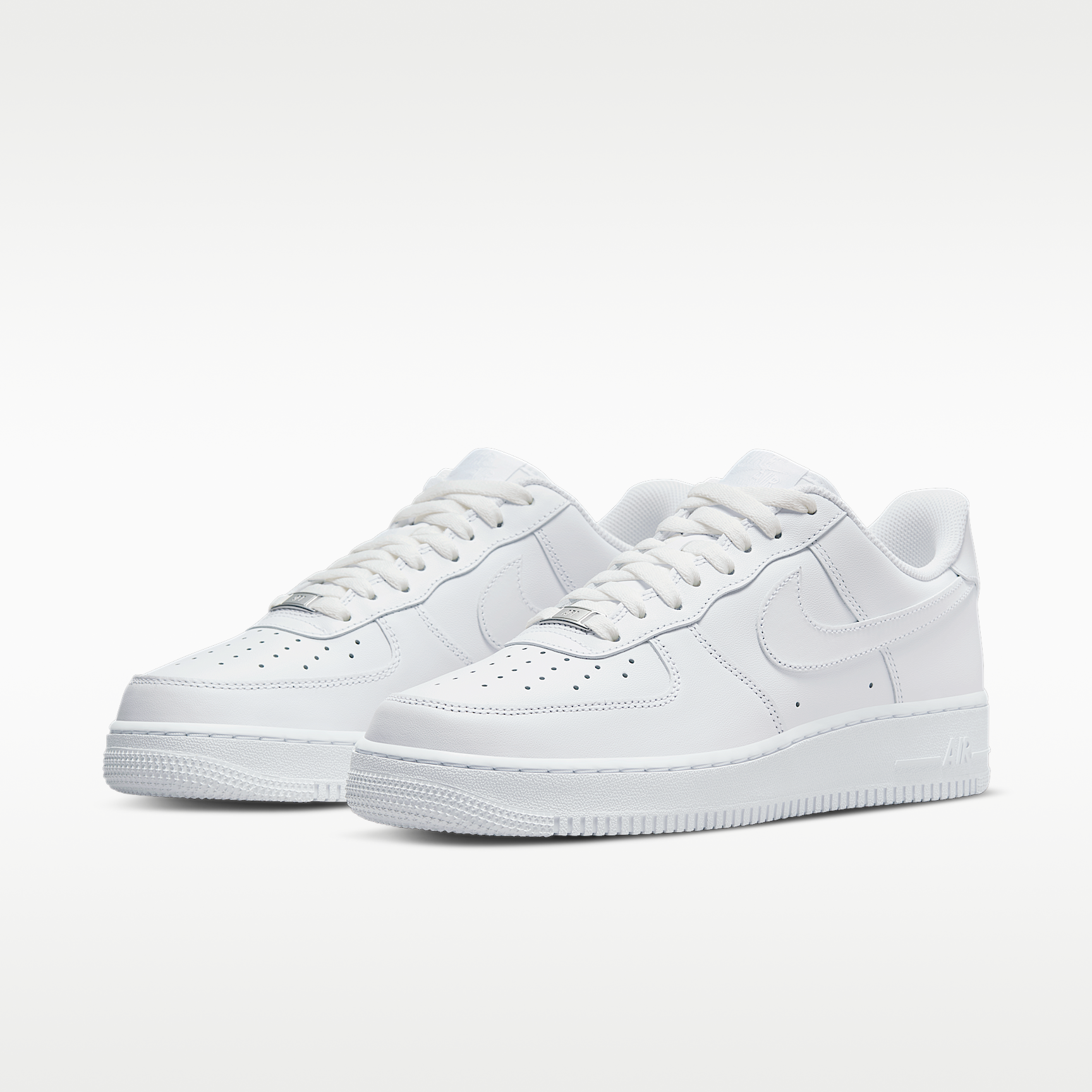 AF1 07 Triple White men's sneakers - pair three-quarter view