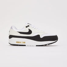 Nk Air Max 1 White Pure Platinum Black lateral view