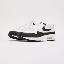 Nk Air Max 1 White Pure Platinum Black pair view