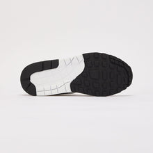 Nk Air Max 1 White Pure Platinum Black outsole view
